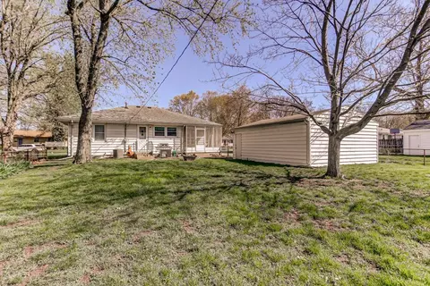1906 Pickett St, Springfield, IL 62703 photo 4