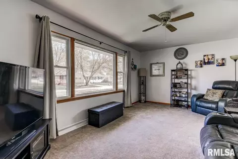 1906 Pickett St, Springfield, IL 62703 photo 9