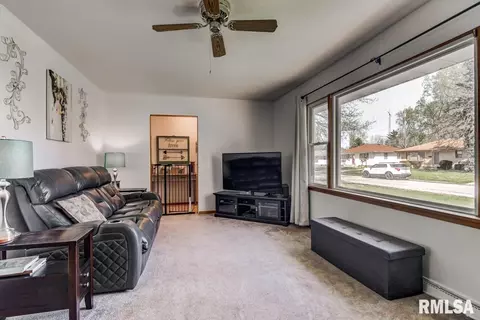 1906 Pickett St, Springfield, IL 62703 photo 7