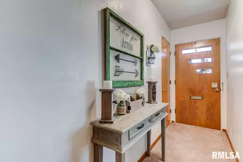 1906 Pickett St, Springfield, IL 62703 photo 6