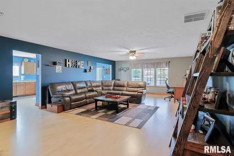 2621 Varsity Ct, Springfield, IL 62712 photo 2
