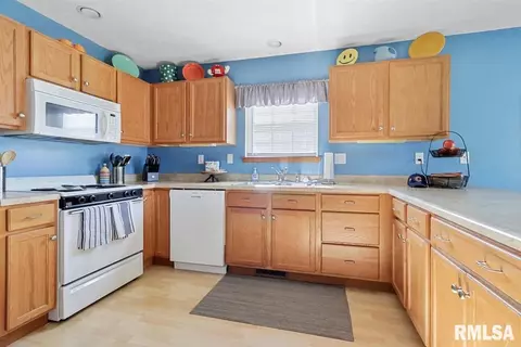 2621 Varsity Ct, Springfield, IL 62712 photo 7