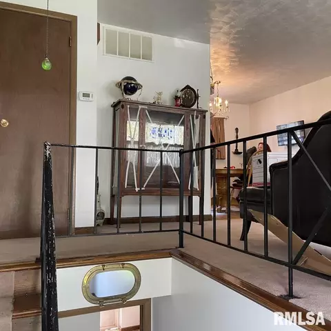 2432 Stokebridge Rd, Springfield, IL 62702 photo 3