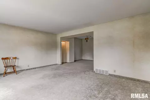 2117 Kaskaskia Dr, Springfield, IL 62704 photo 3