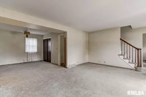 2117 Kaskaskia Dr, Springfield, IL 62704 photo 4
