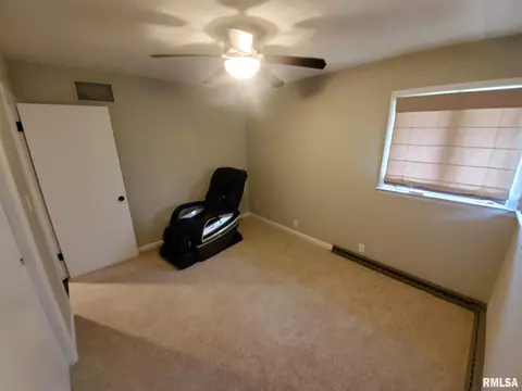 868 Roanoke Dr, Springfield, IL 62702 photo 16