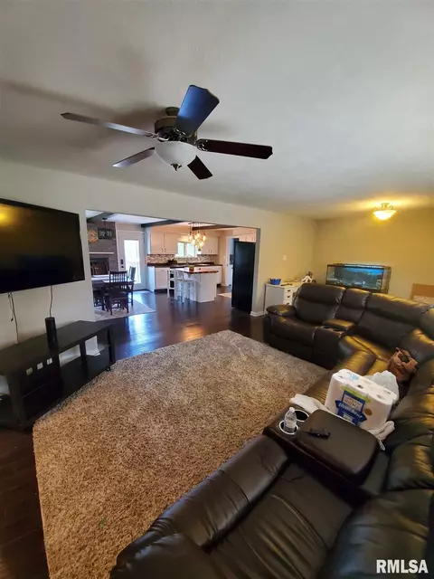 868 Roanoke Dr, Springfield, IL 62702 photo 4
