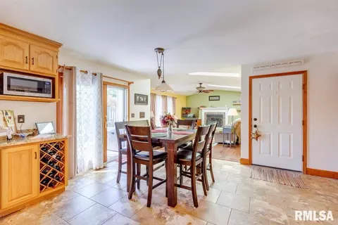 3121 Red Bud Ln, Springfield, IL 62712 photo 4