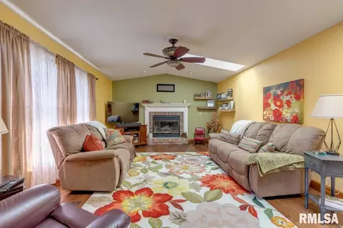 3121 Red Bud Ln, Springfield, IL 62712 photo 5