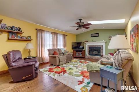 3121 Red Bud Ln, Springfield, IL 62712 photo 6
