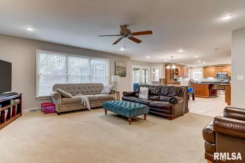 2004 Grist Mill Dr, Springfield, IL 62711 photo 4