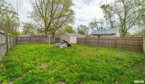 811 S Kickapoo St, Lincoln, IL 62656 photo 4