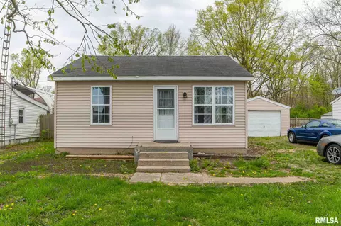 811 S Kickapoo St, Lincoln, IL 62656 photo 1