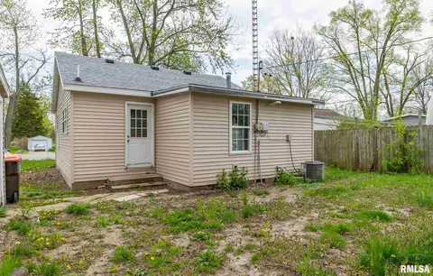 811 S Kickapoo St, Lincoln, IL 62656 photo 2