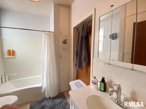 1059 N 6th St, Springfield, IL 62702 photo 14