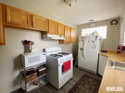 1059 N 6th St, Springfield, IL 62702 photo 5