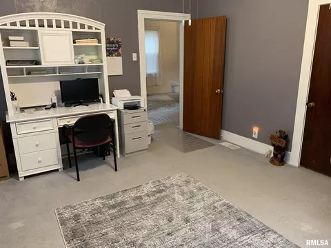 1059 N 6th St, Springfield, IL 62702 photo 17