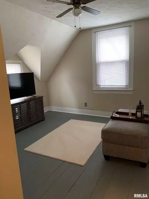 1059 N 6th St, Springfield, IL 62702 photo 18