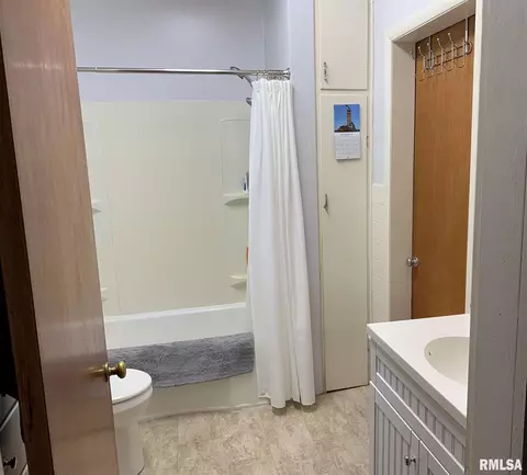 1059 N 6th St, Springfield, IL 62702 photo 15