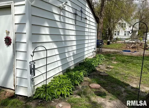 1059 N 6th St, Springfield, IL 62702 photo 28