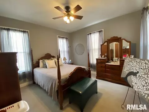 1059 N 6th St, Springfield, IL 62702 photo 12