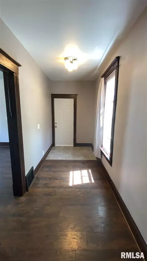 1801 S 8th St, Springfield, IL 62703 photo 2