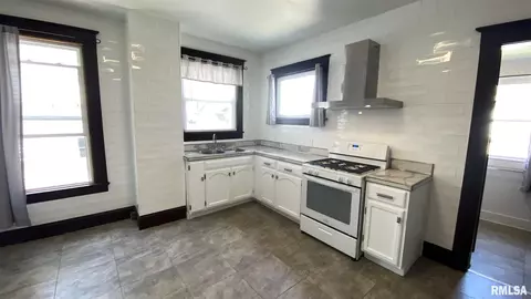 1801 S 8th St, Springfield, IL 62703 photo 5