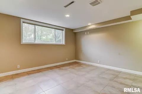 70 W Hazel Dell Ln, Springfield, IL 62703 photo 28