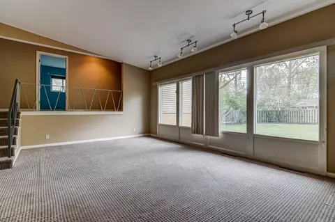 70 W Hazel Dell Ln, Springfield, IL 62703 photo 5