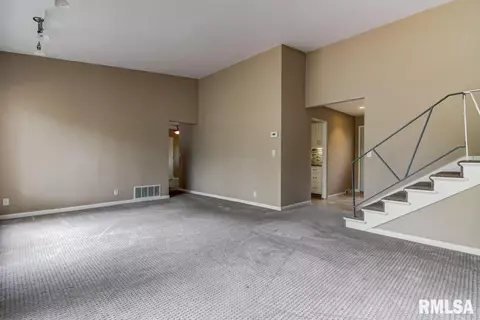 70 W Hazel Dell Ln, Springfield, IL 62703 photo 4