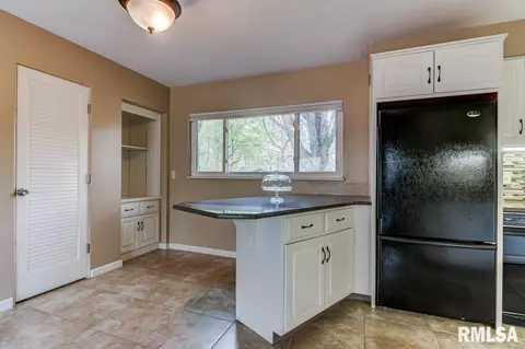 70 W Hazel Dell Ln, Springfield, IL 62703 photo 10