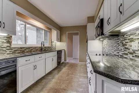70 W Hazel Dell Ln, Springfield, IL 62703 photo 7