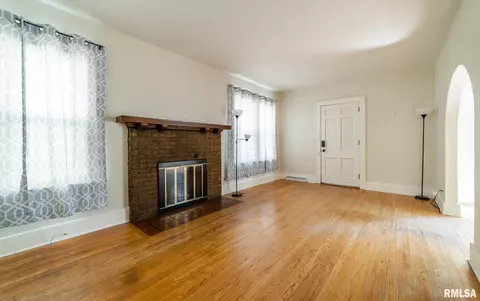 1041 W Edwards St, Springfield, IL 62704 photo 4