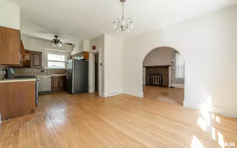 1041 W Edwards St, Springfield, IL 62704 photo 6