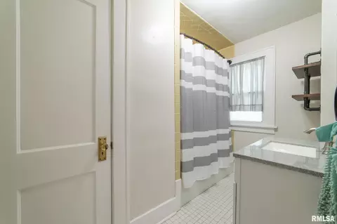 1041 W Edwards St, Springfield, IL 62704 photo 13