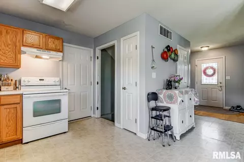 3701 Kerry Blvd, Springfield, IL 62712 photo 13