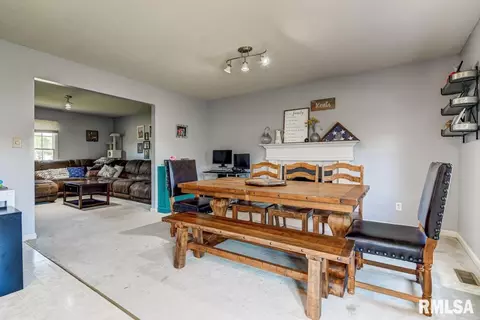 3701 Kerry Blvd, Springfield, IL 62712 photo 8