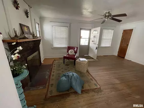 2121 N 7th St, Springfield, IL 62702 photo 2
