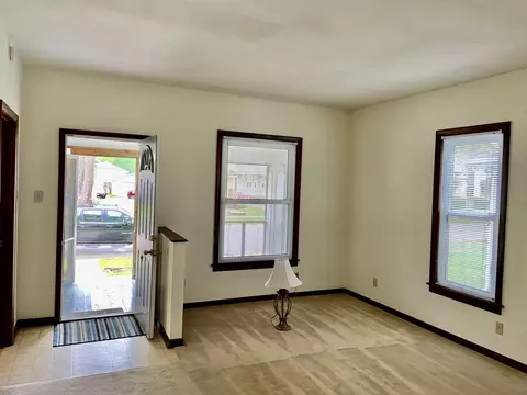 1924 S Spring St, Springfield, IL 62704 photo 4