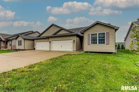 506 E Spruce St, Chatham, IL 62629 photo 2
