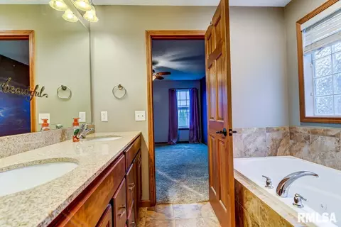 506 E Spruce St, Chatham, IL 62629 photo 24