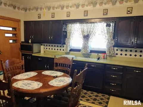 407 E Teak St, Thayer, IL 62689 photo 8