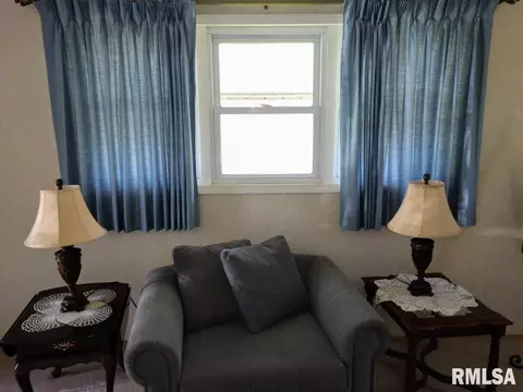 407 E Teak St, Thayer, IL 62689 photo 5