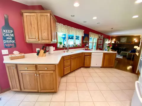 220 Brian Ln, Dawson, IL 62520 photo 3