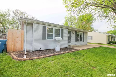 2009 Stonehenge Rd, Springfield, IL 62702 photo 2