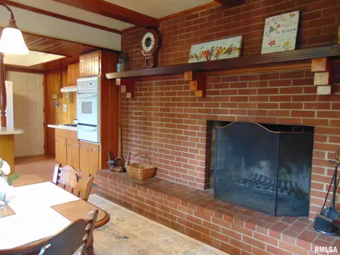 38 Crestview Dr, Chatham, IL 62629 photo 8