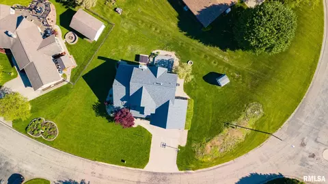 12 Lamplighter Cir, Mount Pulaski, IL 62548 photo 3