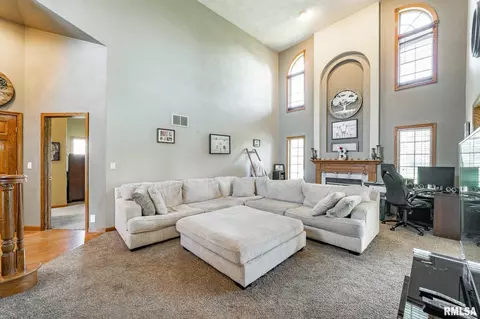 12 Lamplighter Cir, Mount Pulaski, IL 62548 photo 8
