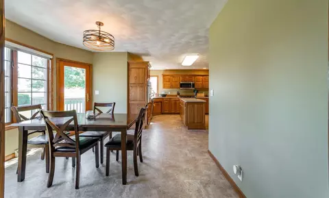 12 Lamplighter Cir, Mount Pulaski, IL 62548 photo 10