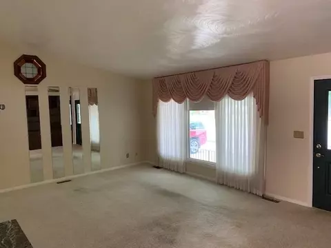 2428 Arrowhead Dr, Springfield, IL 62702 photo 2